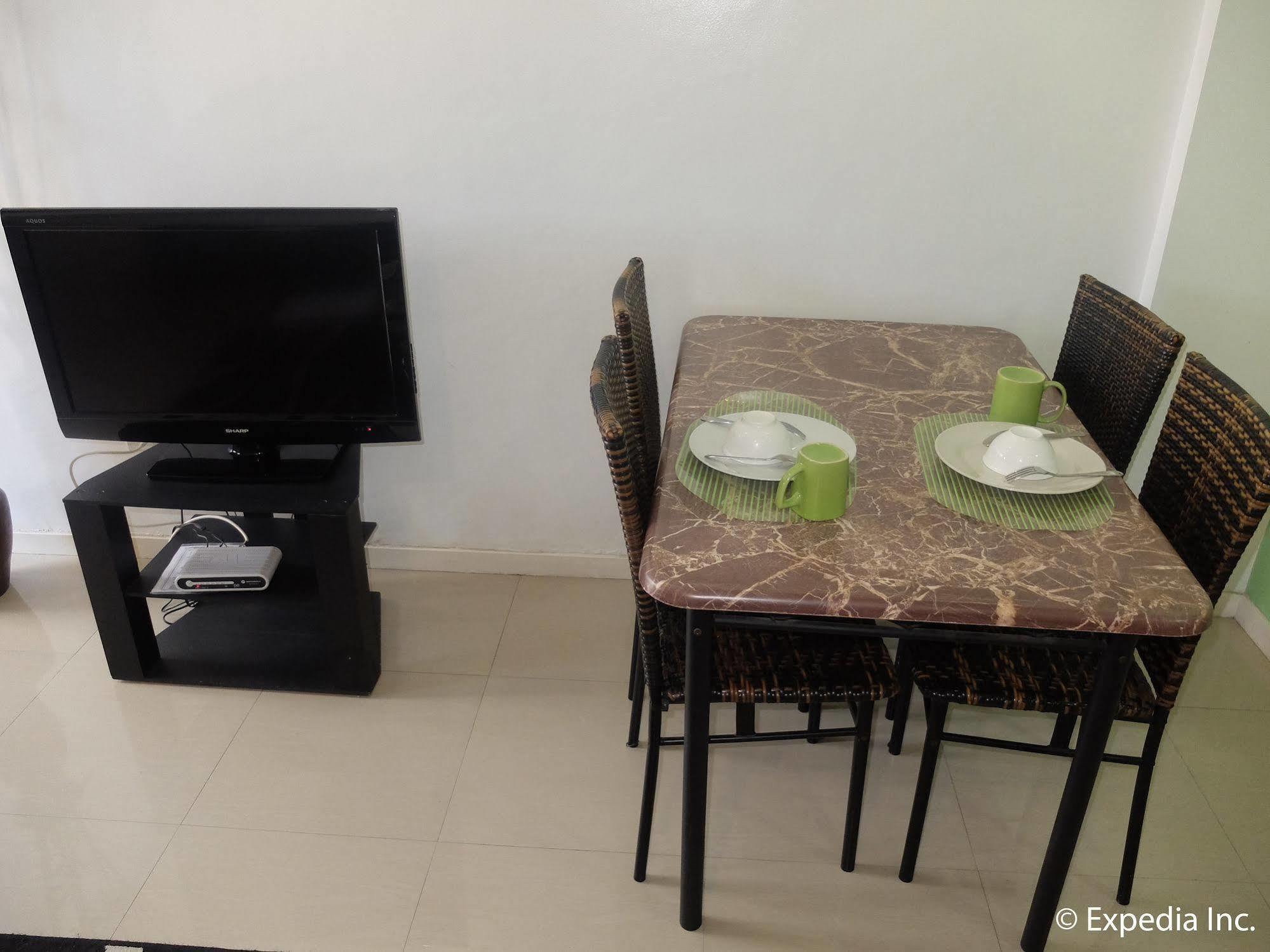 Elyseah Condotel Angeles Buitenkant foto