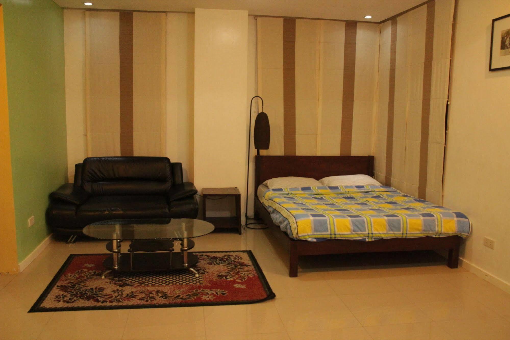 Elyseah Condotel Angeles Buitenkant foto