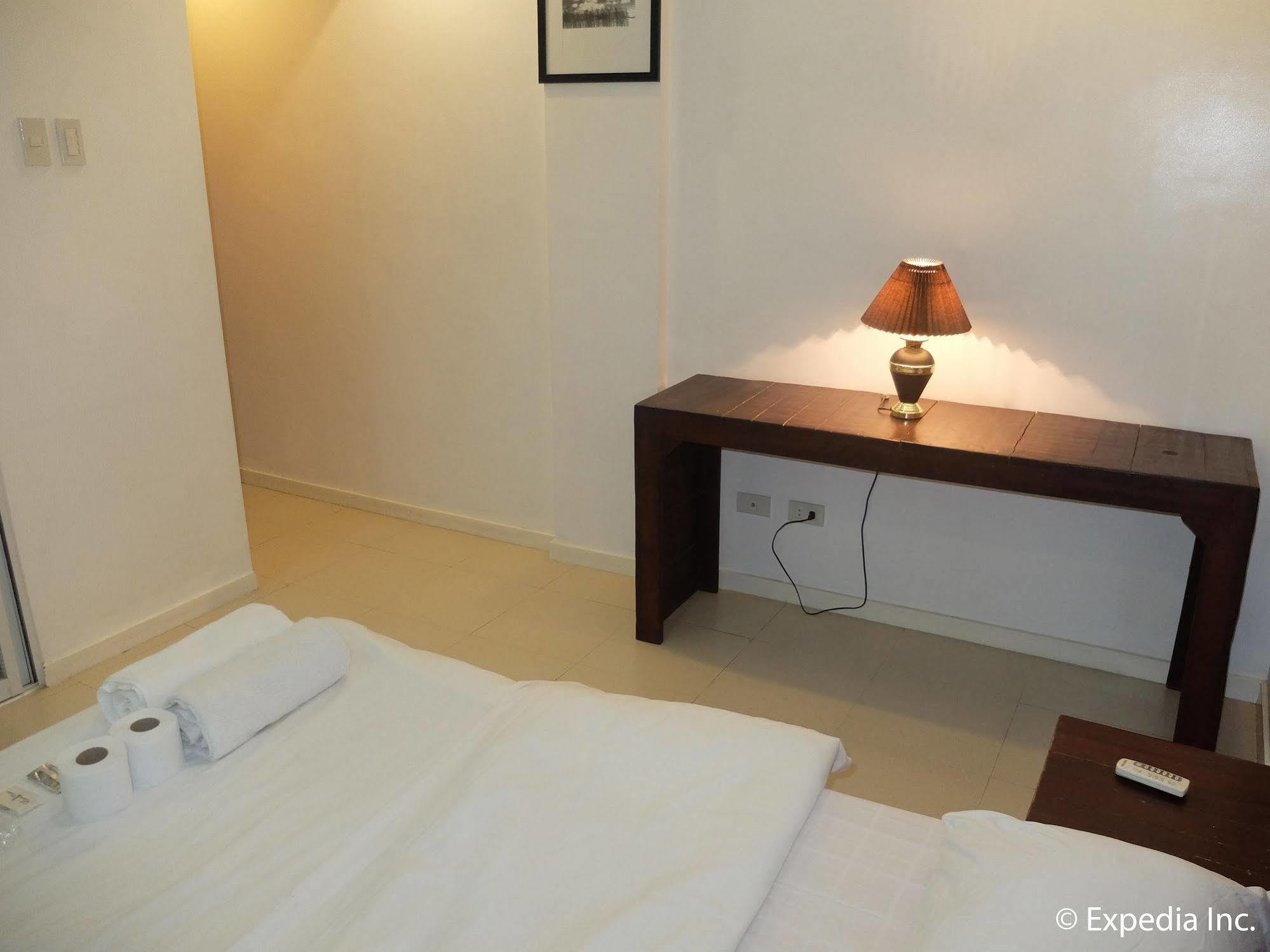 Elyseah Condotel Angeles Buitenkant foto