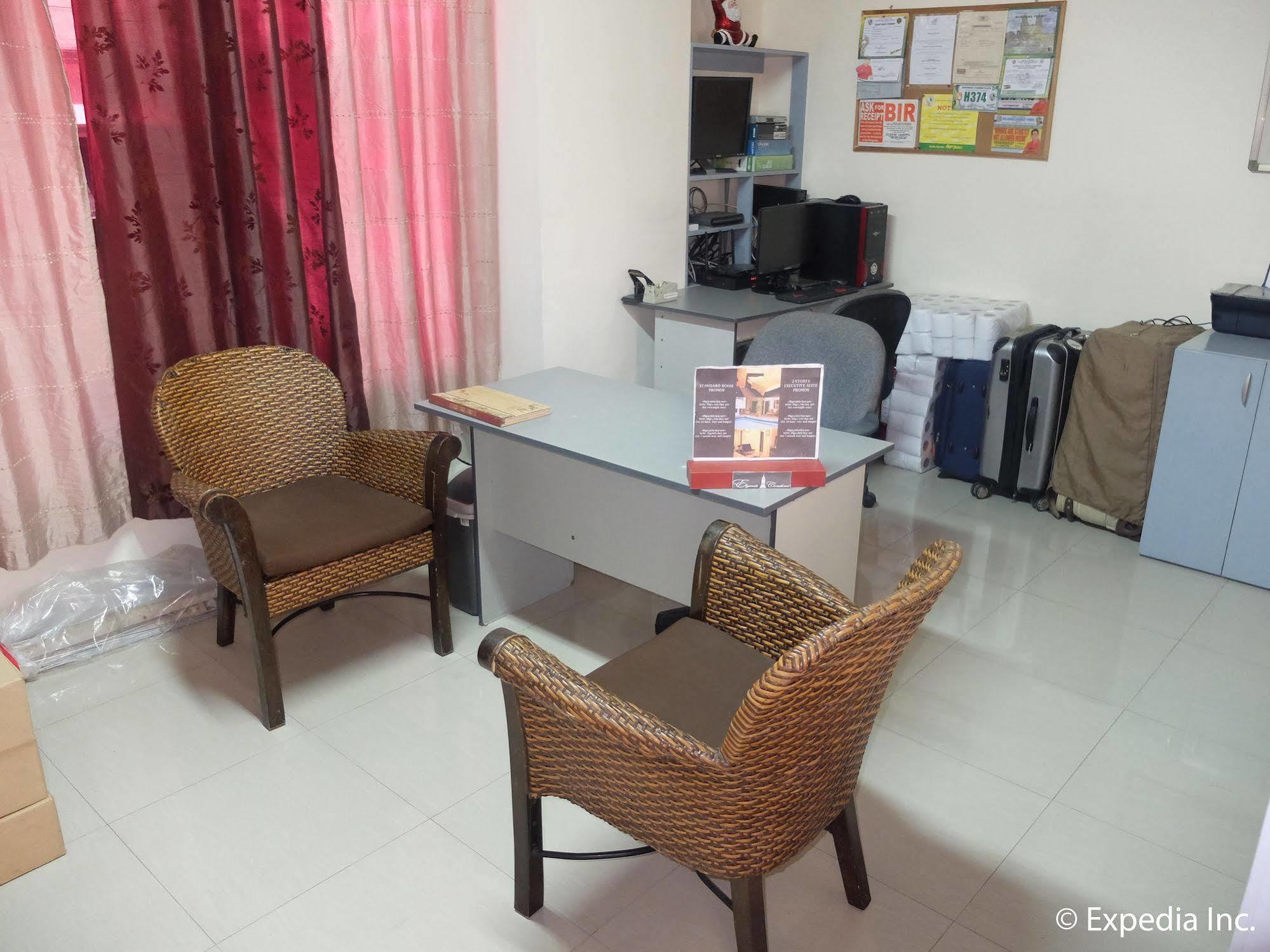Elyseah Condotel Angeles Buitenkant foto