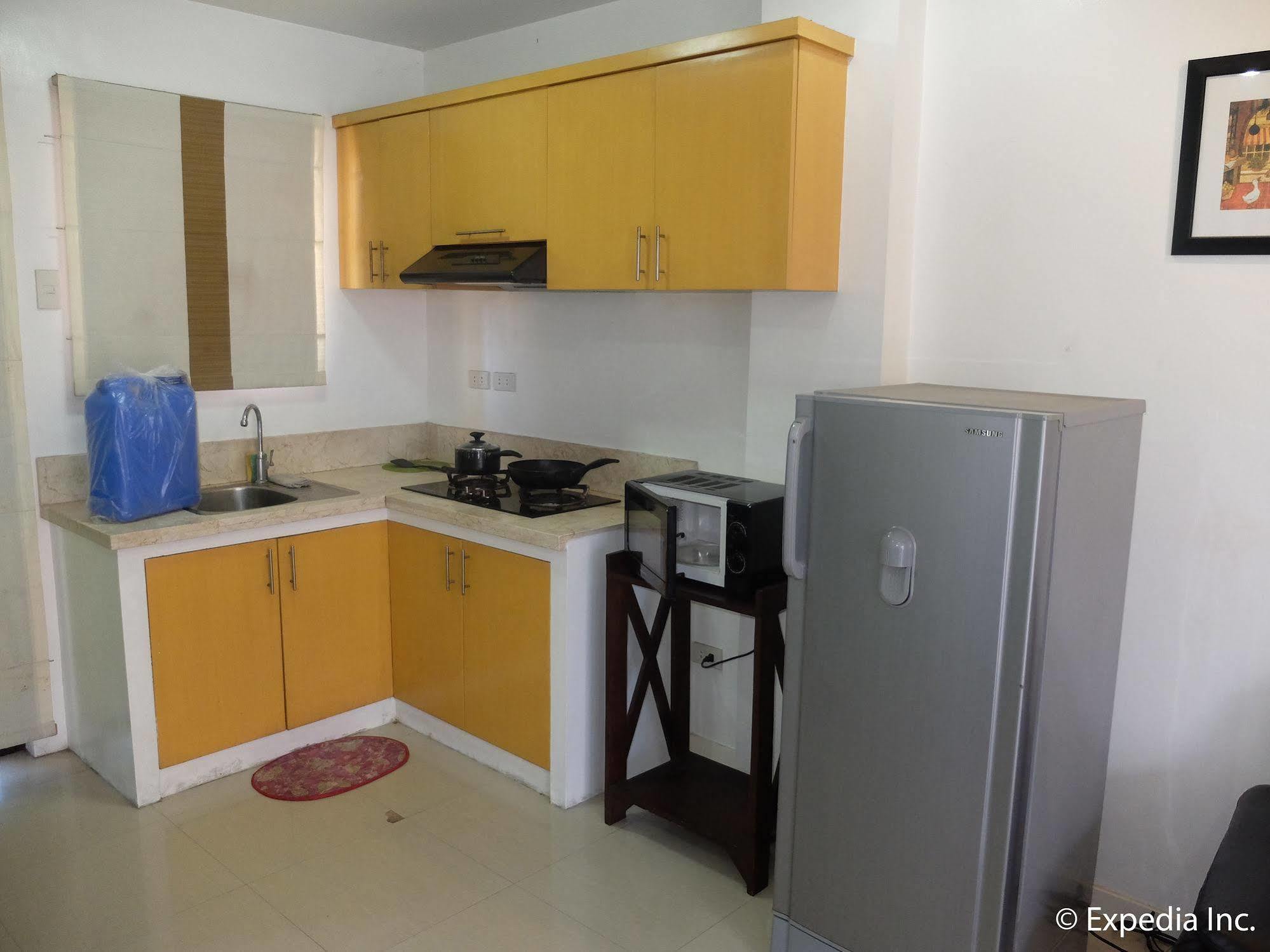 Elyseah Condotel Angeles Buitenkant foto