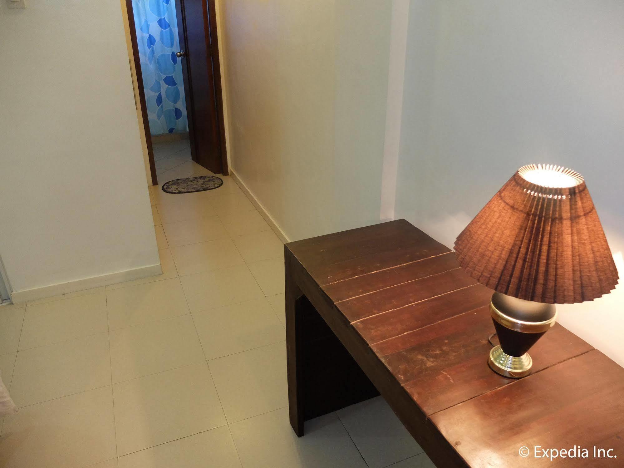 Elyseah Condotel Angeles Buitenkant foto